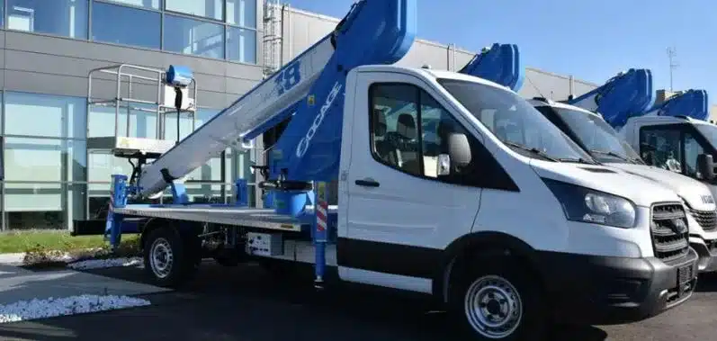 La Nacelle Télescopique Sur Camion