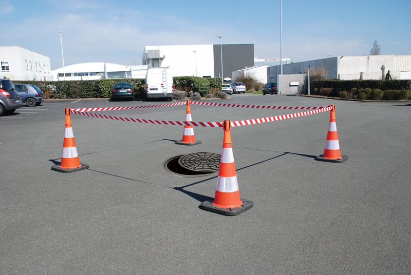 signalisation de chantier avec des enrouleurs à sangle