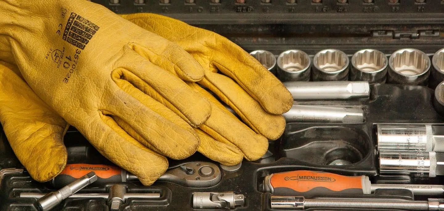 Gants de protection et articles de quincaillerie